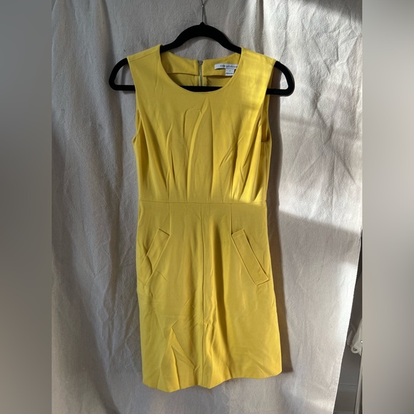 DVF yellow mini dress with pockets and back zipper closure - Picture 1 of 4